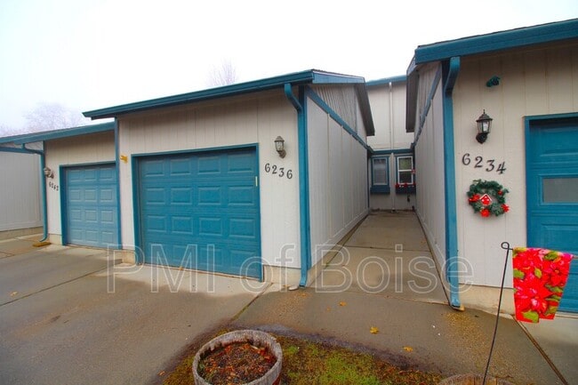 Building Photo - 6236 Coach Royale Ln