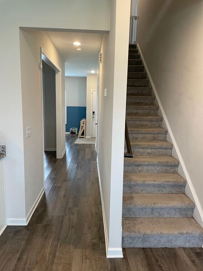 Building Photo - Stunning 4BR Home with Fenced Yard, Loft & Luxury Finishes in Elgin! Available June 2026!