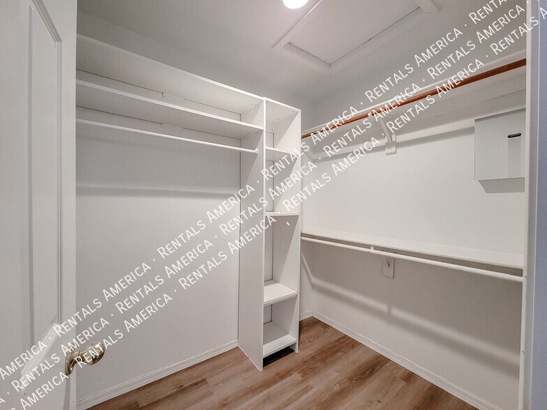 Building Photo - 282 S Jesse St