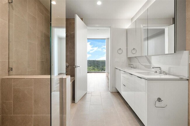 Building Photo - 44 East Ave