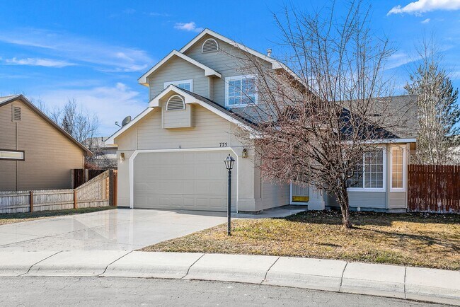 Building Photo - Welcome to Star! Great location 3 bed 2.5 Bath