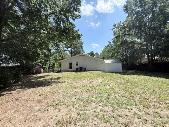 Building Photo - 890 Bridgette St