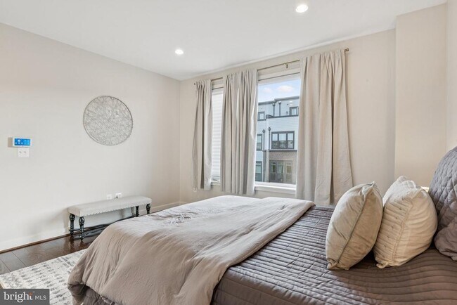 Building Photo - 8091 Red Hook St