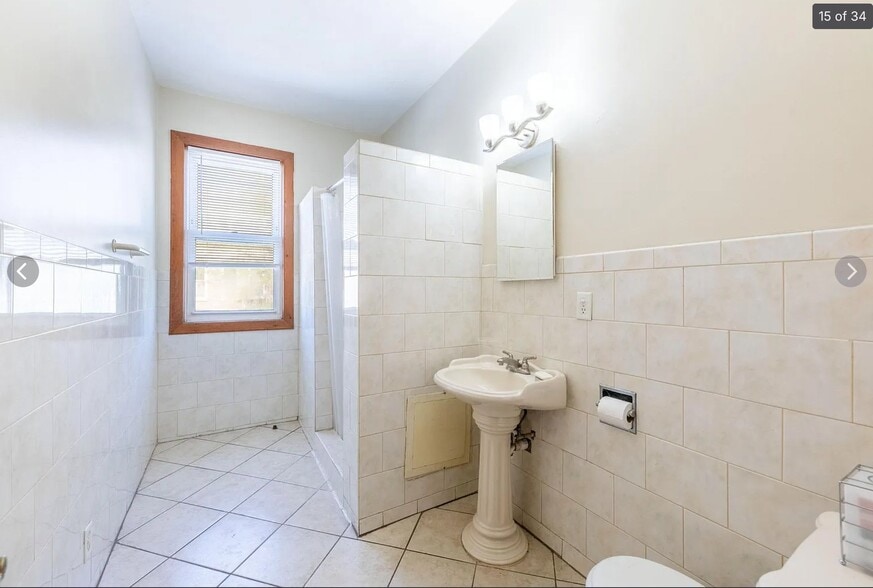 Building Photo - 2058 W 19th St