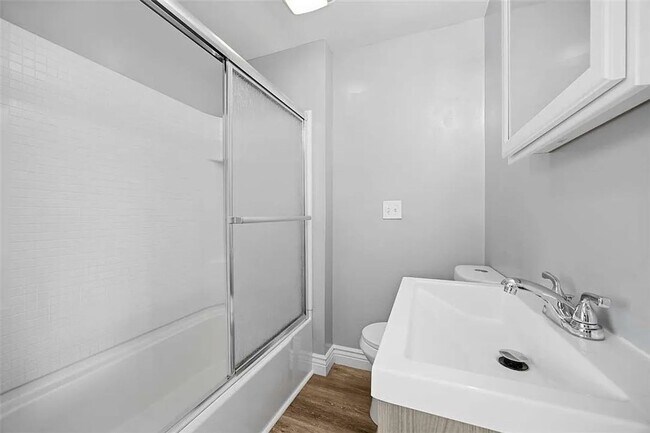 Building Photo - Beautiful 3 bedroom, 2 full bathroom home for rent in the Oakland area AVAILABLE NOW!
