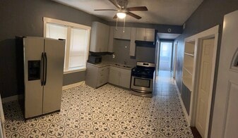 Building Photo - 4034 W 21st St