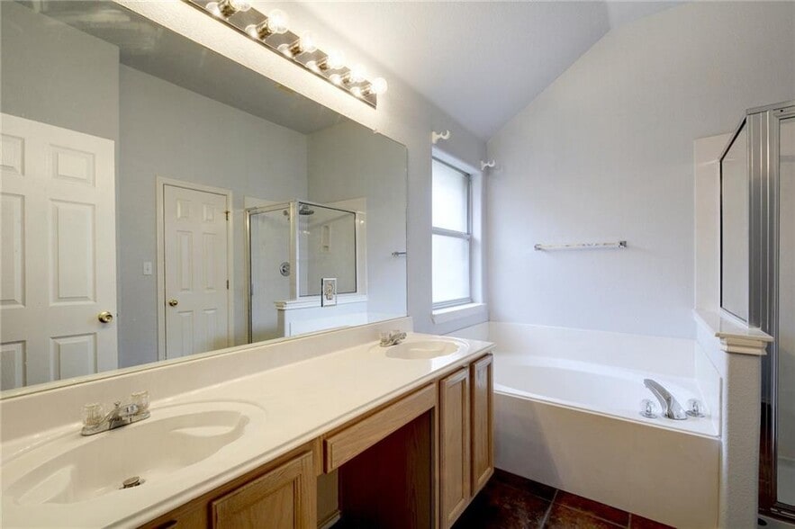 Building Photo - 4405 S Summercrest Loop