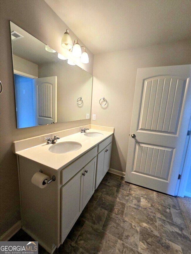 Building Photo - 121 Valimar Dr