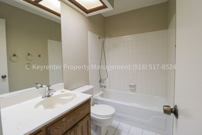 Building Photo - 3 Bed | 2 Bath in East Tulsa!