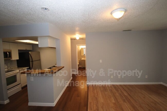 Building Photo - 1810 E 143rd Ave