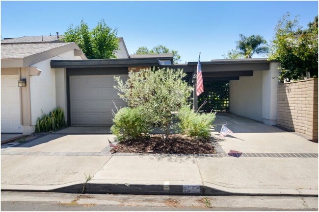 Primary Photo - Beautiful single-level family home in Irvine