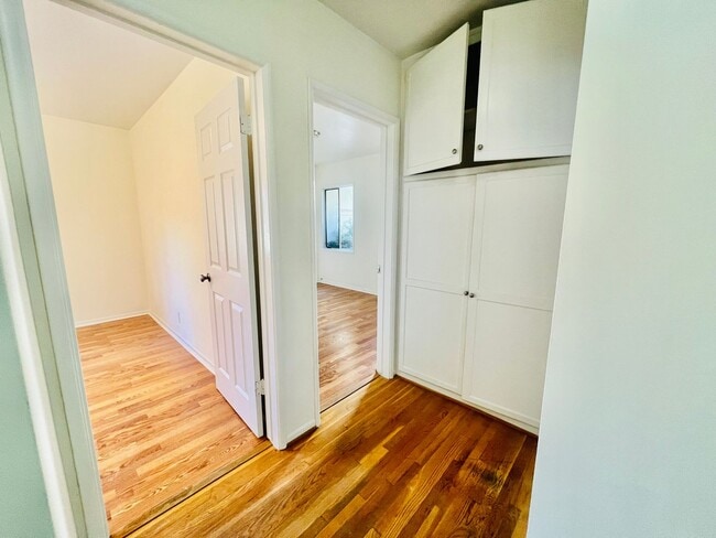 Building Photo - Beautiful Lake Balboa Single Family Home: 3 Bedroom/1 Bathroom/ 2-car garage