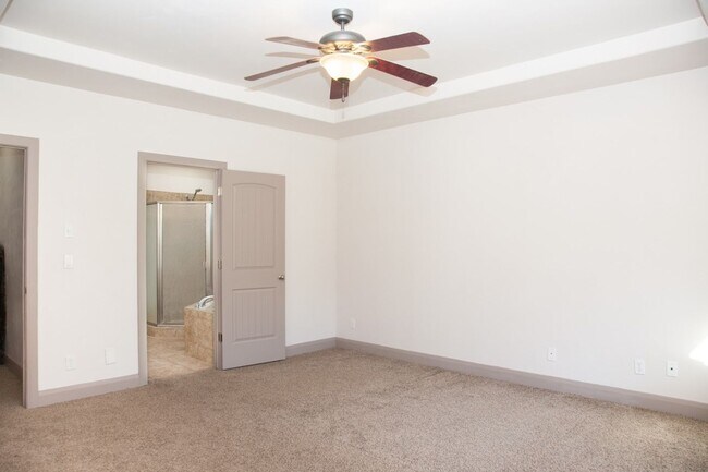 Building Photo - 3 Bedroom Single-Family Home in Central Hu...