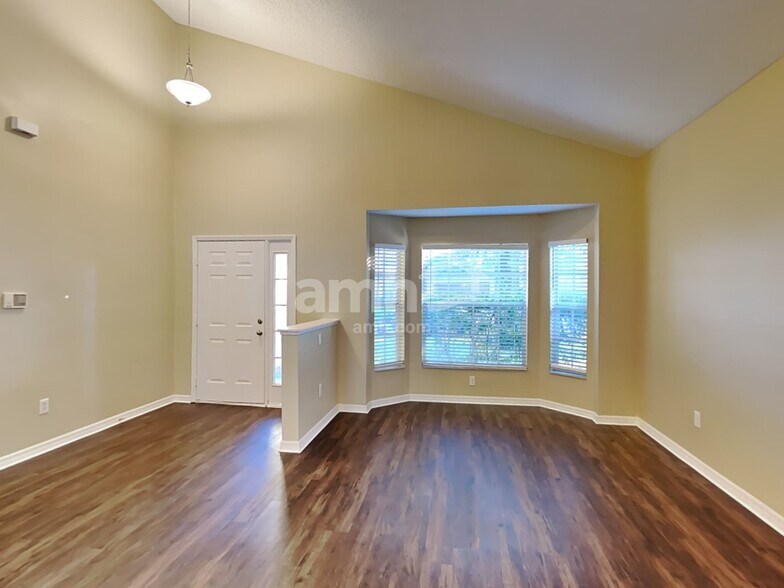 Building Photo - 119 Lancer Oak Dr
