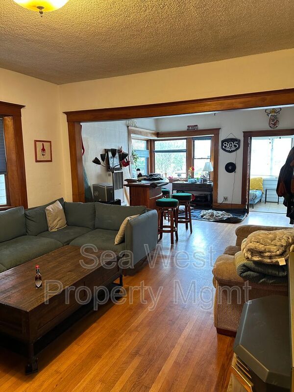 Primary Photo - 4083 Albatross St