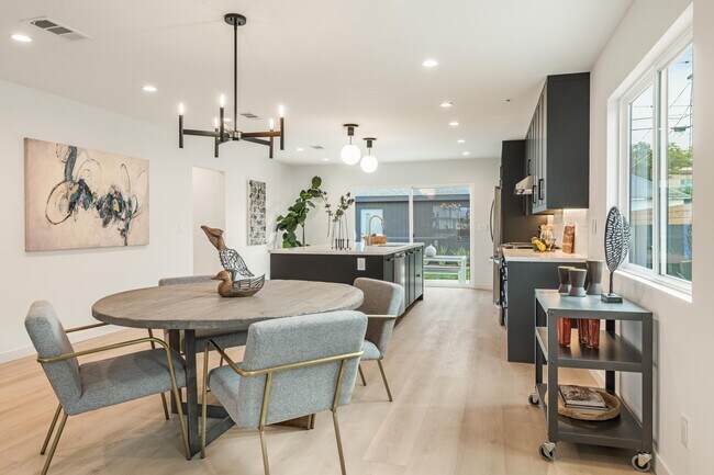 Building Photo - 3840 Somerset Dr