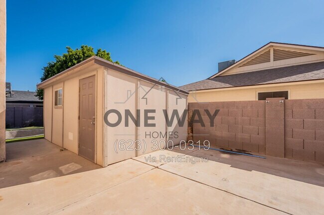 Building Photo - 1325 W Lobo Ave