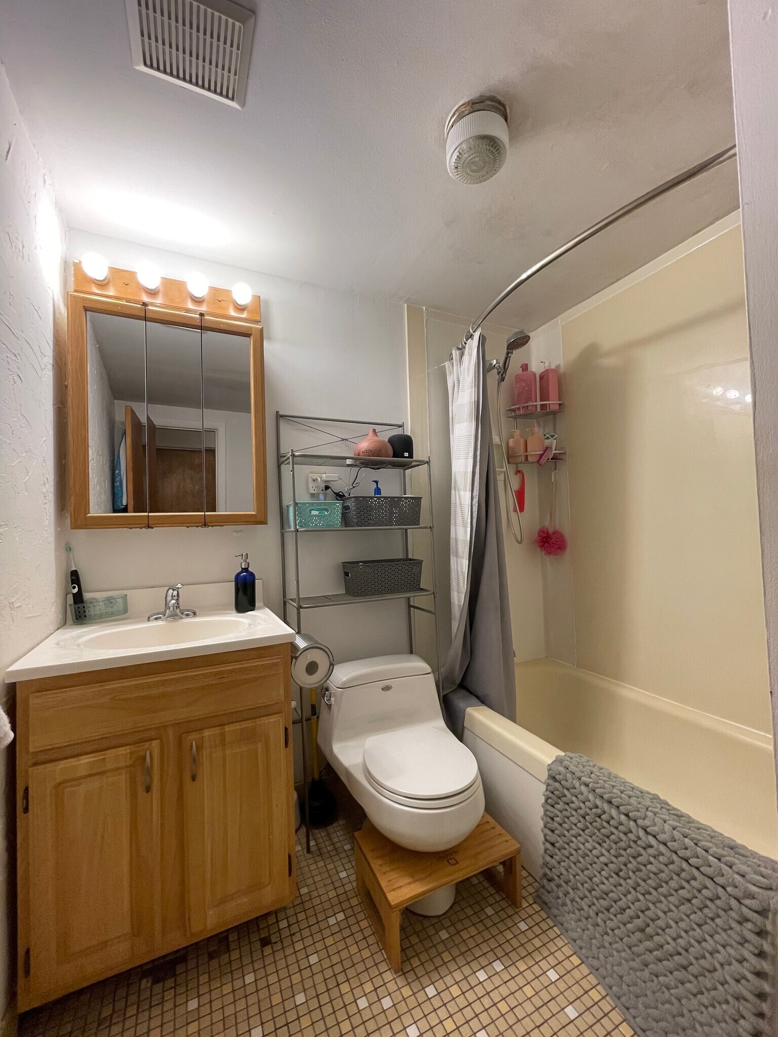 Building Photo - 122 Sycamore St