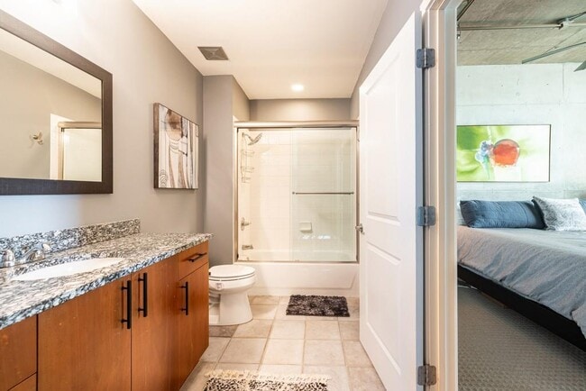 Building Photo - 943 Peachtree St NE