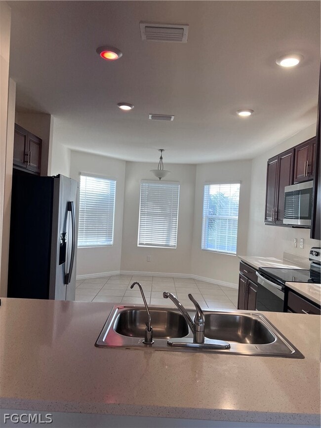 Building Photo - 2635 NW 24th Pl