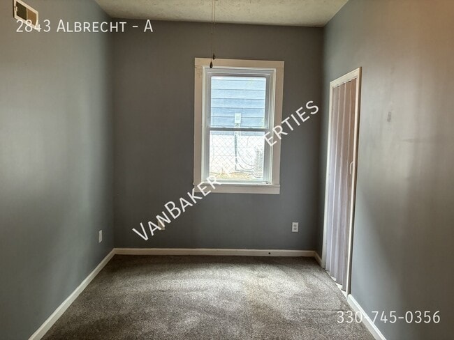 Building Photo - 2843 Albrecht-A