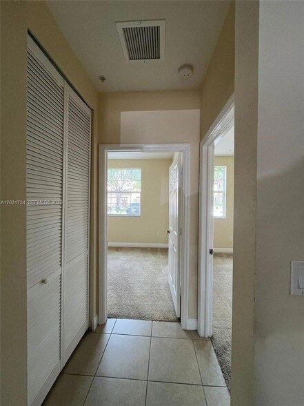 Building Photo - 950 SW 147th Ave