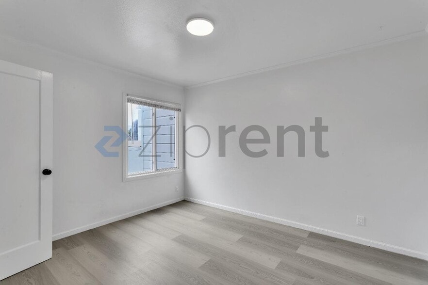 Building Photo - Unit