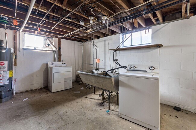 Building Photo - 1147 S Cassingham Rd