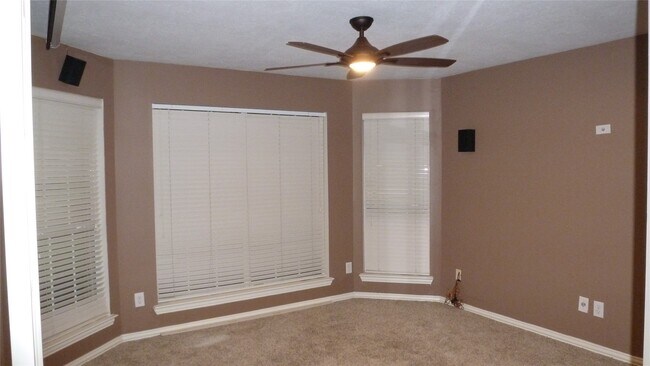 Building Photo - 4823 Cypress Spring Dr