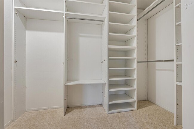 Building Photo - 6207 Westover Dr