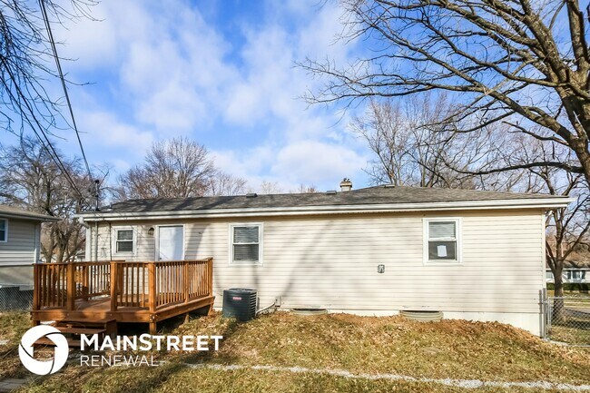 Building Photo - 7913 NE 55th St