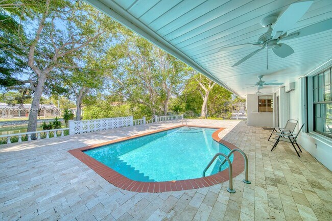 Building Photo - 1442 Coruna Ave