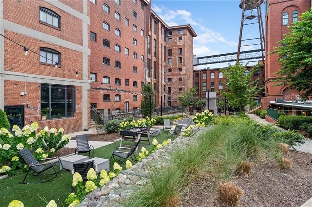 Building Photo - 170 Boulevard NE