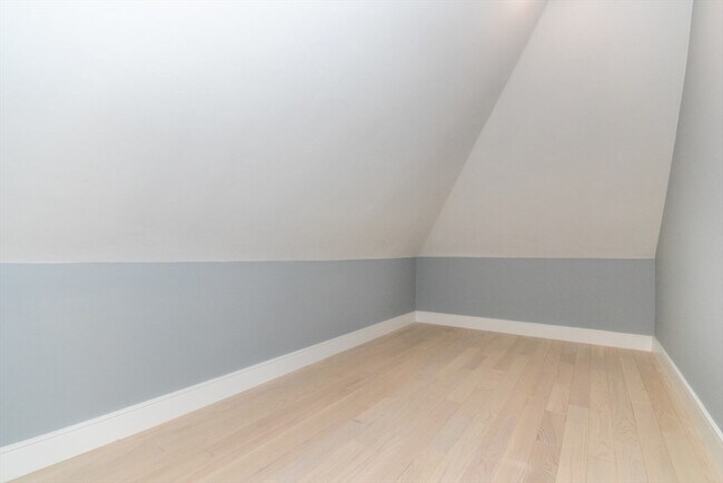 Building Photo - 140 Otis St