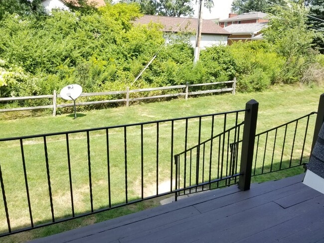 Building Photo - Wonderful 1BD in Great Downtown Zelienople...