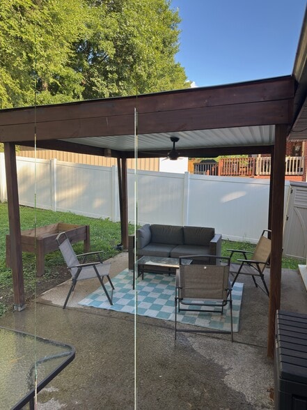 Backyard - 409 Williamsport Dr
