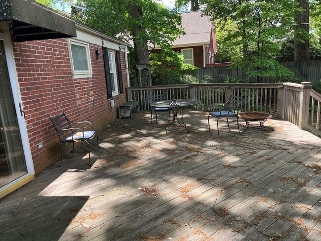 Building Photo - Two bedroom bungalow in Midwood