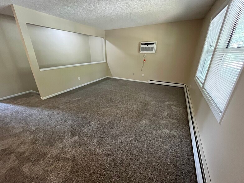 Building Photo - 360 Oxford Ct