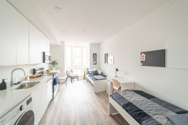 Building Photo - Rise at Berkeley