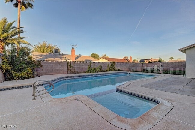 Building Photo - 6270 W Arcadia Ave