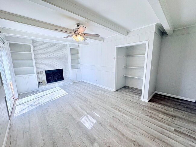 Building Photo - 213 Morris St