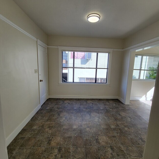 Building Photo - 950 Fremont St