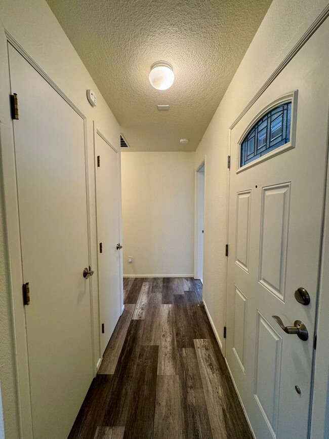 Building Photo - Adorable Home in SW Redmond with Huge Back...