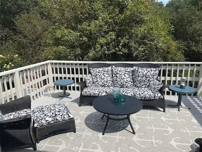 Building Photo - 16 Pleasant View Dr