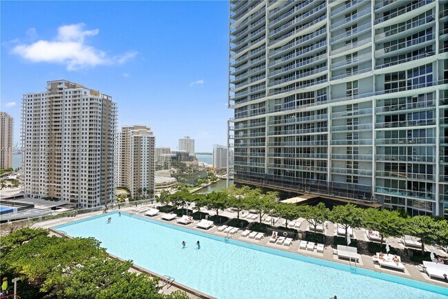 Building Photo - 475 Brickell Ave