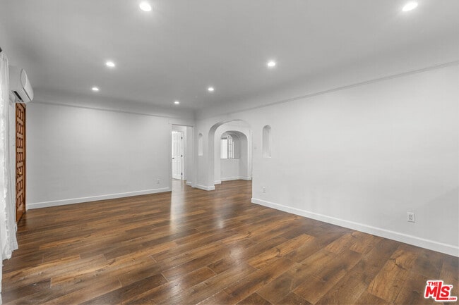 Building Photo - 369 S Virgil Ave