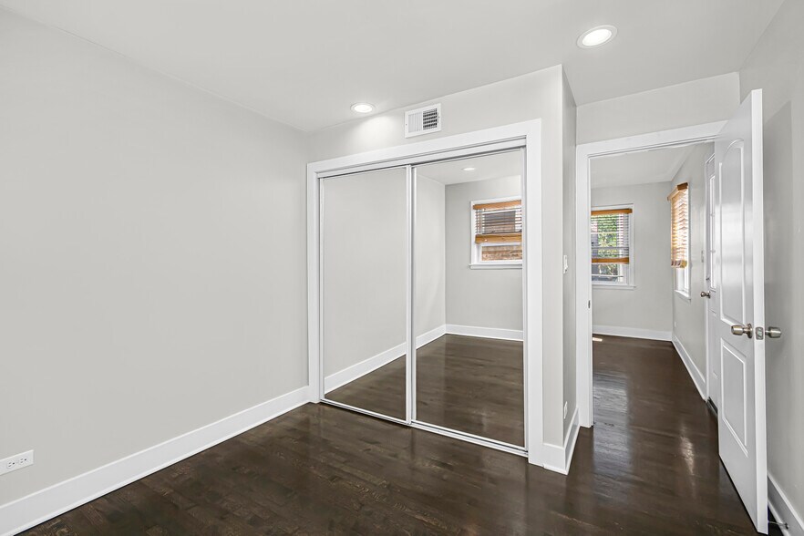 Building Photo - 6459 N Wayne Ave