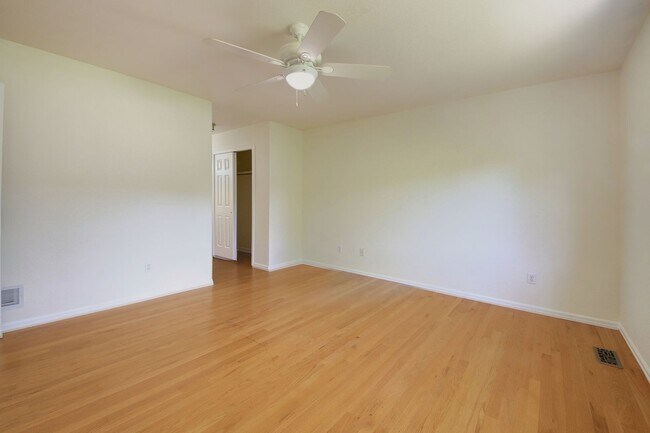 Building Photo - 1734 W Yampa St
