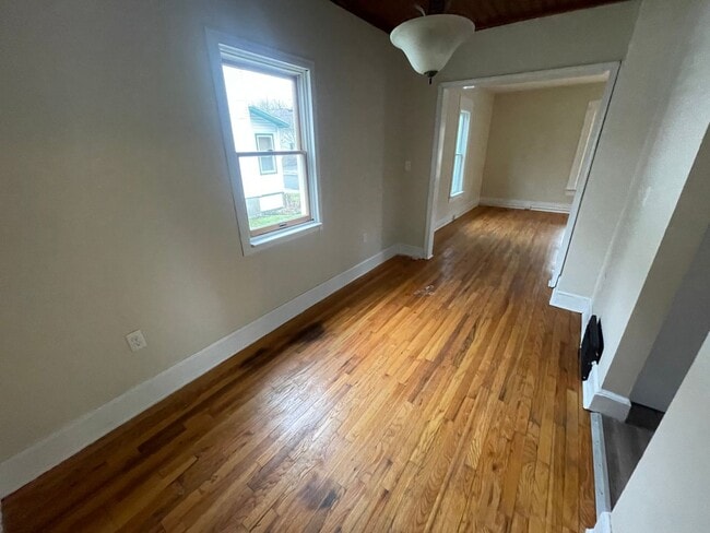Building Photo - Charming 2 Bedroom Single Family