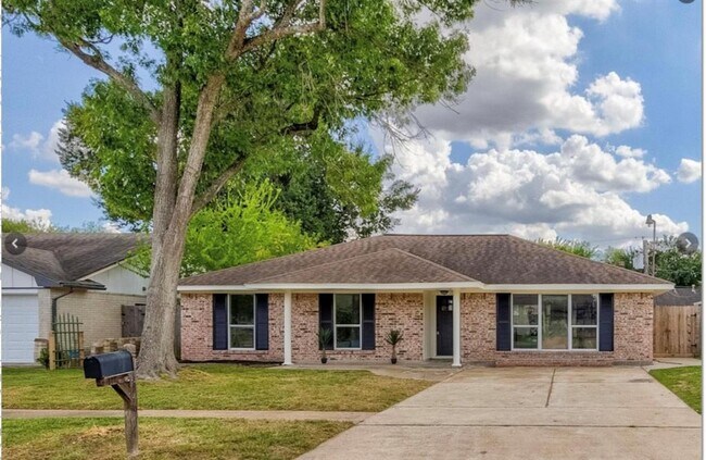 Building Photo - 5819 Chrystell Ln